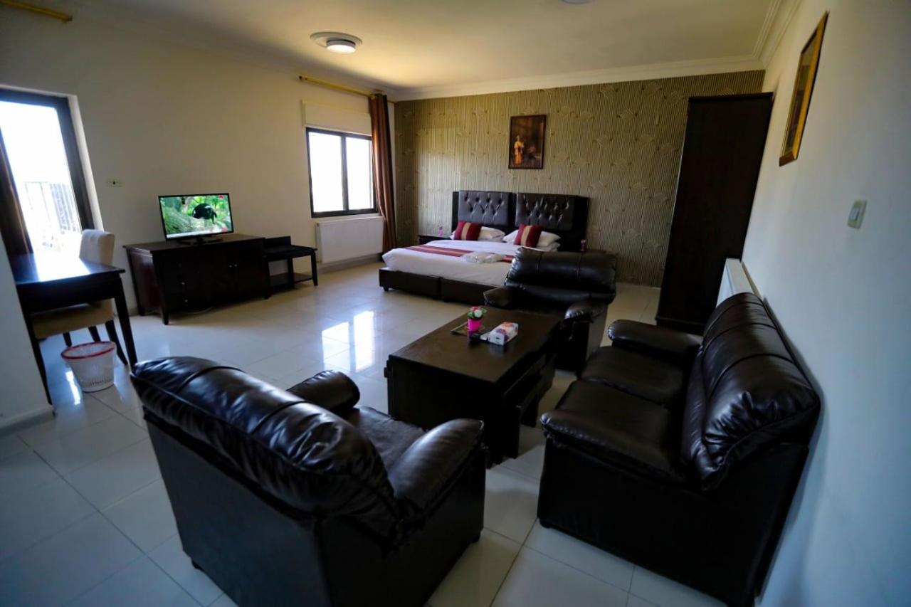 Al Bateel Hotel Apartments Amman Extérieur photo