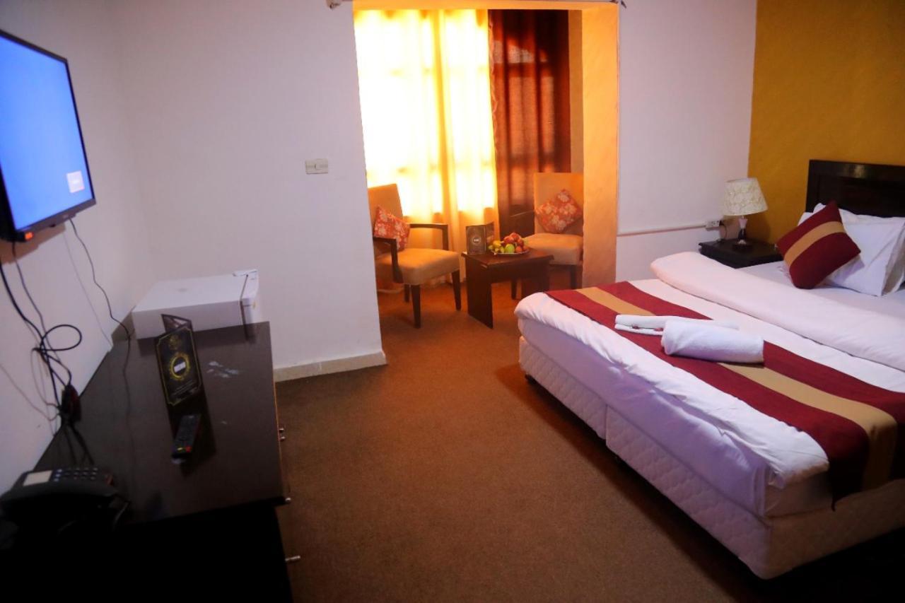 Al Bateel Hotel Apartments Amman Extérieur photo