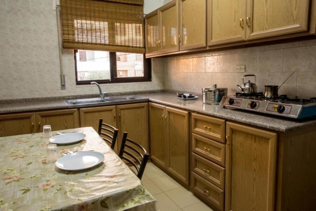 Al Bateel Hotel Apartments Amman Extérieur photo