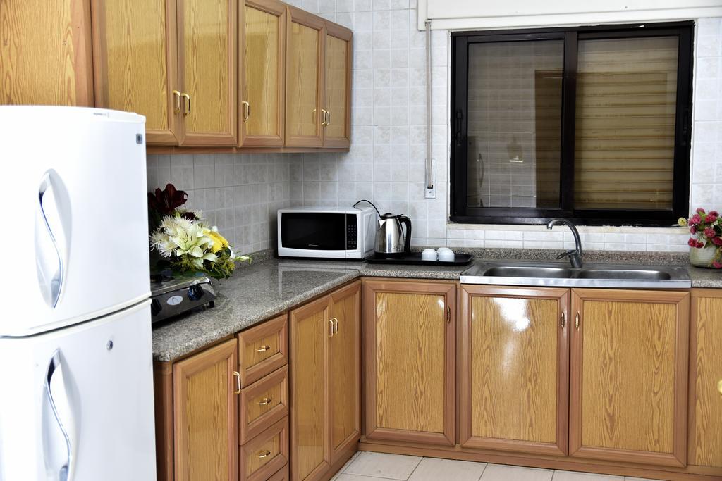 Al Bateel Hotel Apartments Amman Extérieur photo