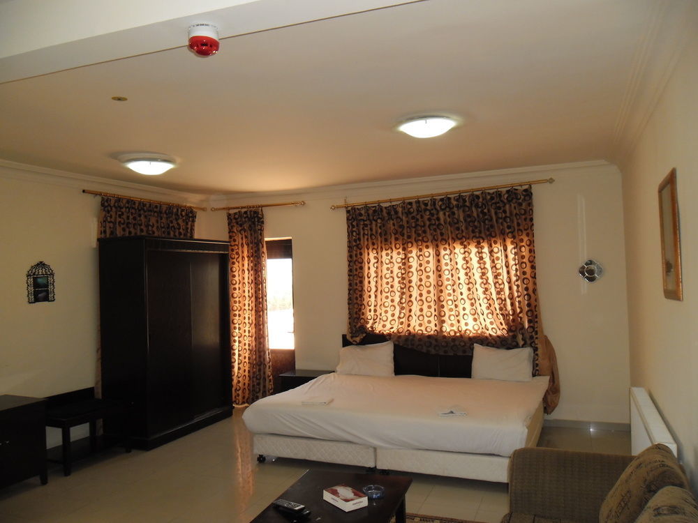 Al Bateel Hotel Apartments Amman Extérieur photo