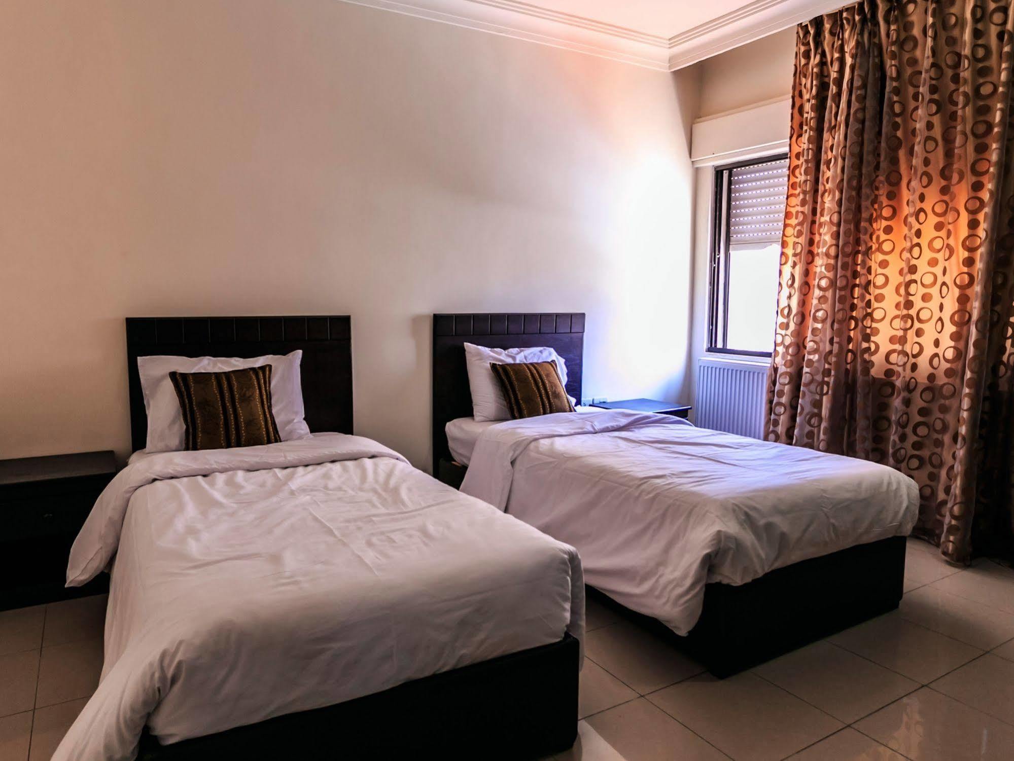 Al Bateel Hotel Apartments Amman Extérieur photo