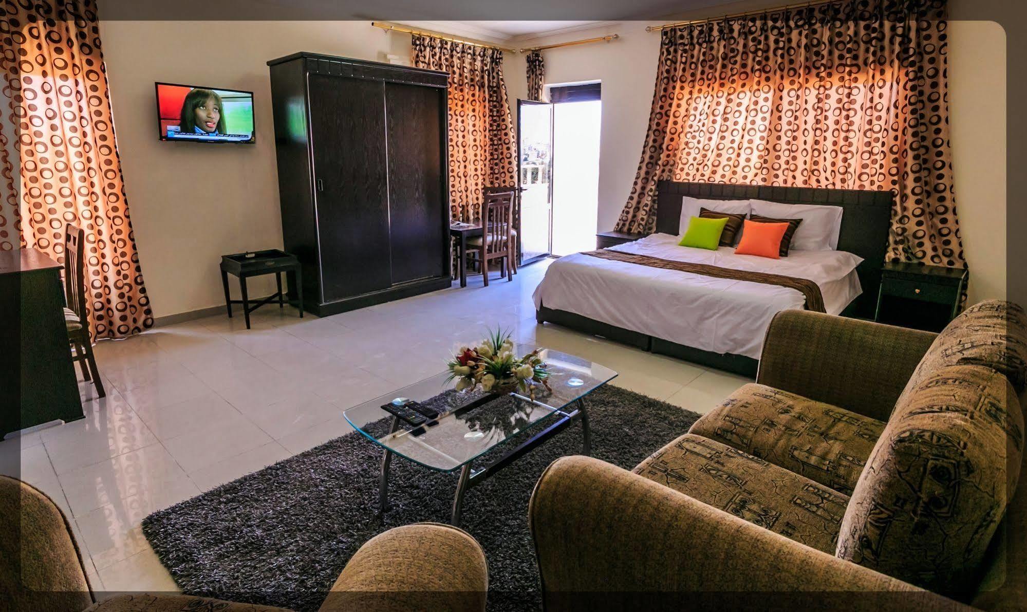 Al Bateel Hotel Apartments Amman Extérieur photo