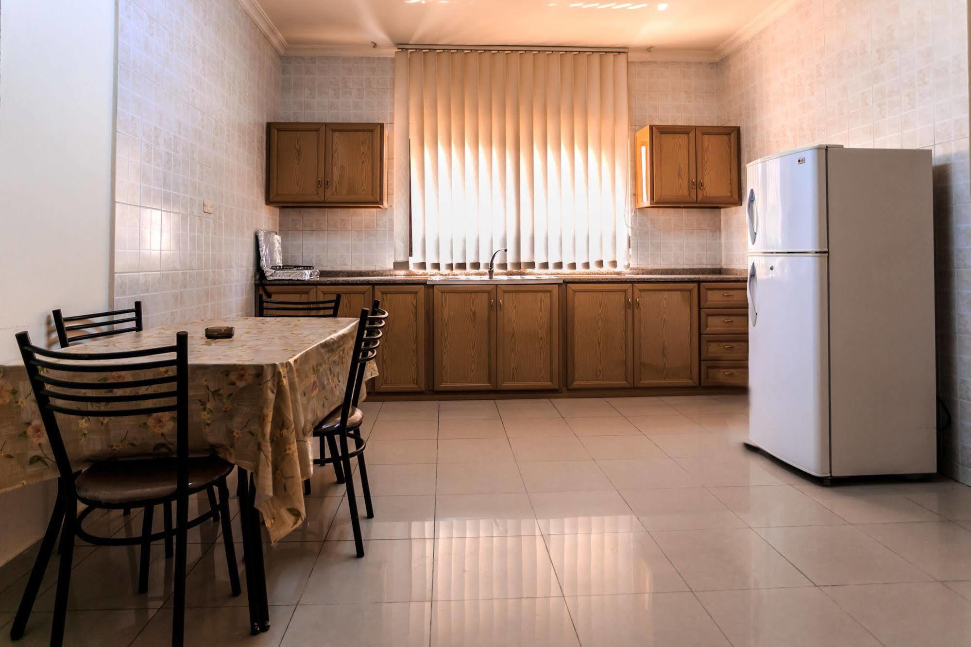 Al Bateel Hotel Apartments Amman Extérieur photo